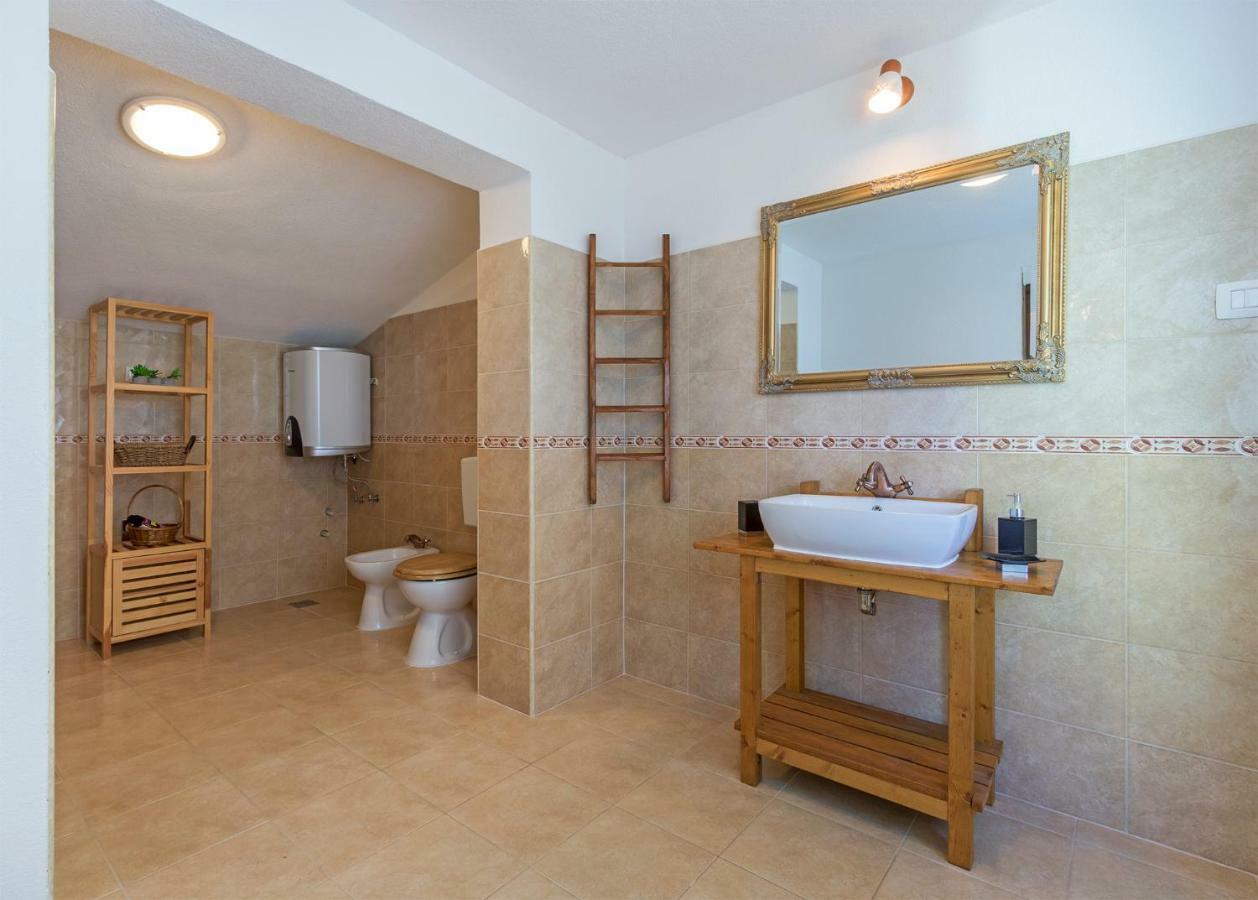 Vila Lokvanj Ližnjan Exteriör bild